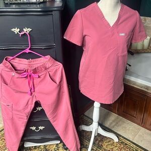 Figs Pink Scrub Set breast cancer edition xs/xs-p